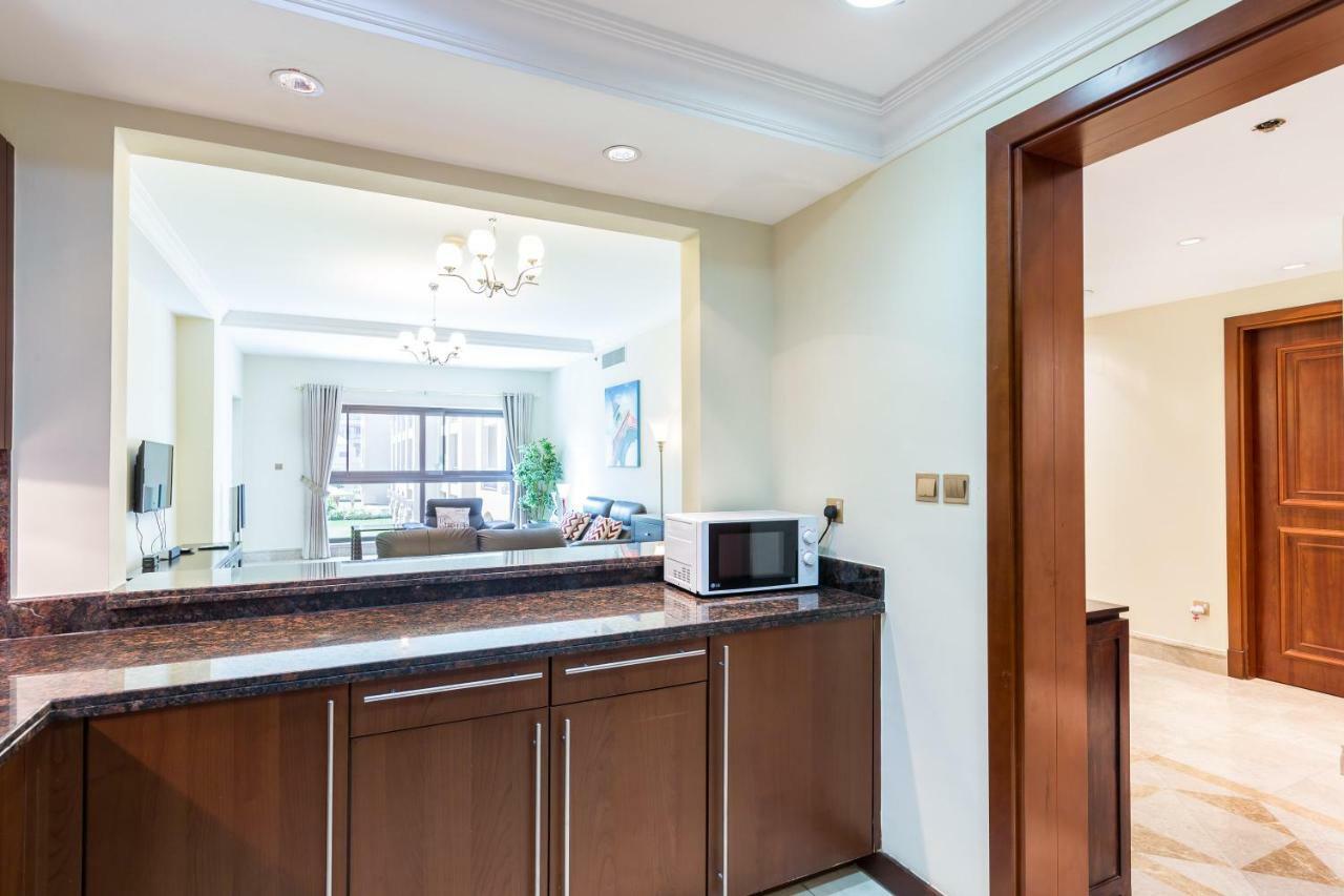 Beachfront Two Bedrooms On Palm Jumeirah By Deluxe Holiday Homes ドバイ エクステリア 写真