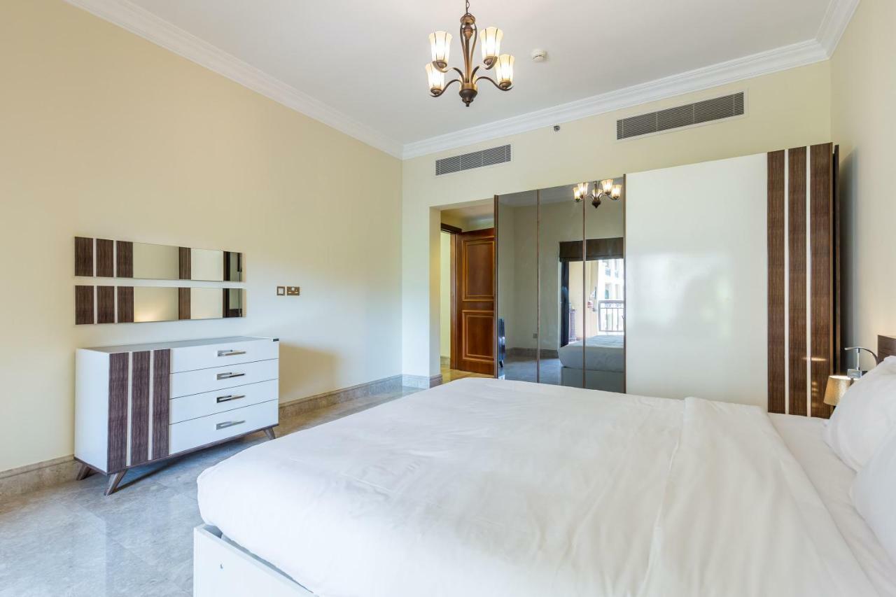 Beachfront Two Bedrooms On Palm Jumeirah By Deluxe Holiday Homes ドバイ エクステリア 写真