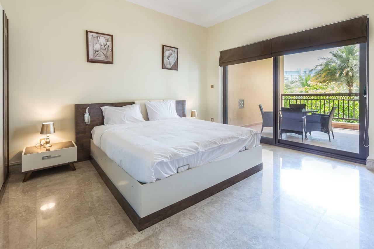 Beachfront Two Bedrooms On Palm Jumeirah By Deluxe Holiday Homes ドバイ エクステリア 写真