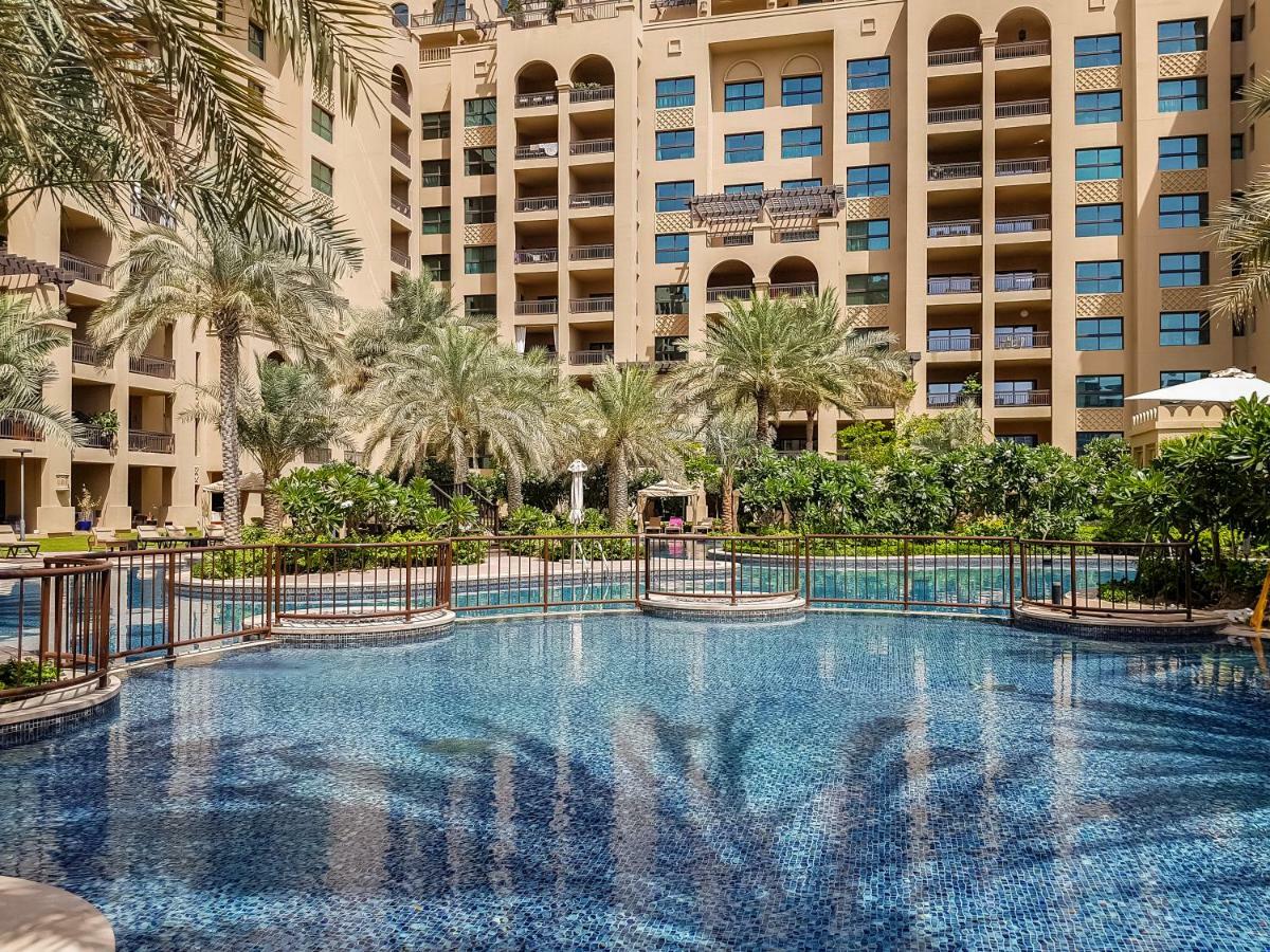 Beachfront Two Bedrooms On Palm Jumeirah By Deluxe Holiday Homes ドバイ エクステリア 写真